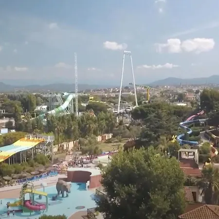 Logis De L'etangs Üdülőpark Fréjus